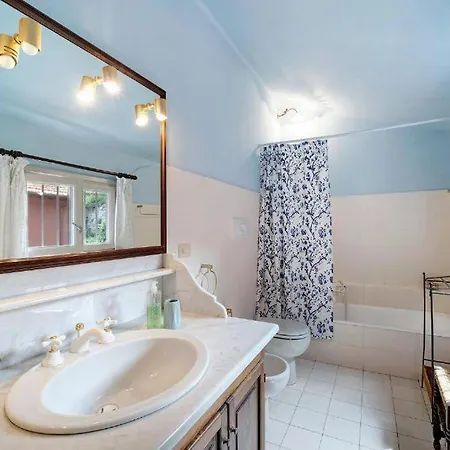 Dom wakacyjny La Vignetta Con Giardino